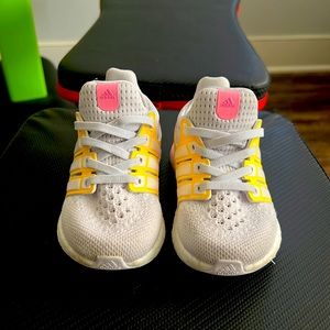 KIDS ADIDAS SNEAKERS US SIZE 8 GREAT CONDITION ULTRA BOOST 🔥 COMMENT OFFERS